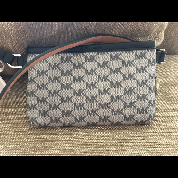 ‏Michael Kors - Picture 5 of 7